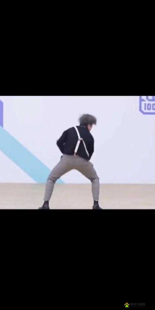 坤坤的惊人之举:将桃子塞进身体的惊人瞬间