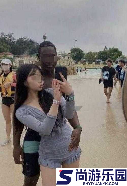 特大黑人娇小亚洲女