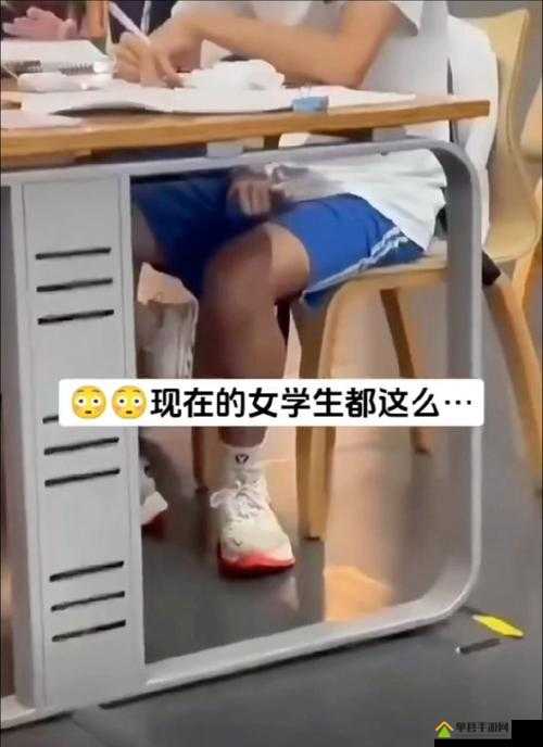 同桌在课堂上偷偷慢慢揉弄引发的一系列状况