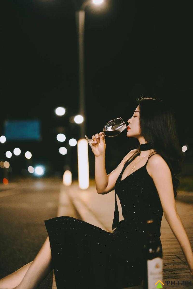 深夜释放自我高清版：沉浸在独特的自我释放氛围中