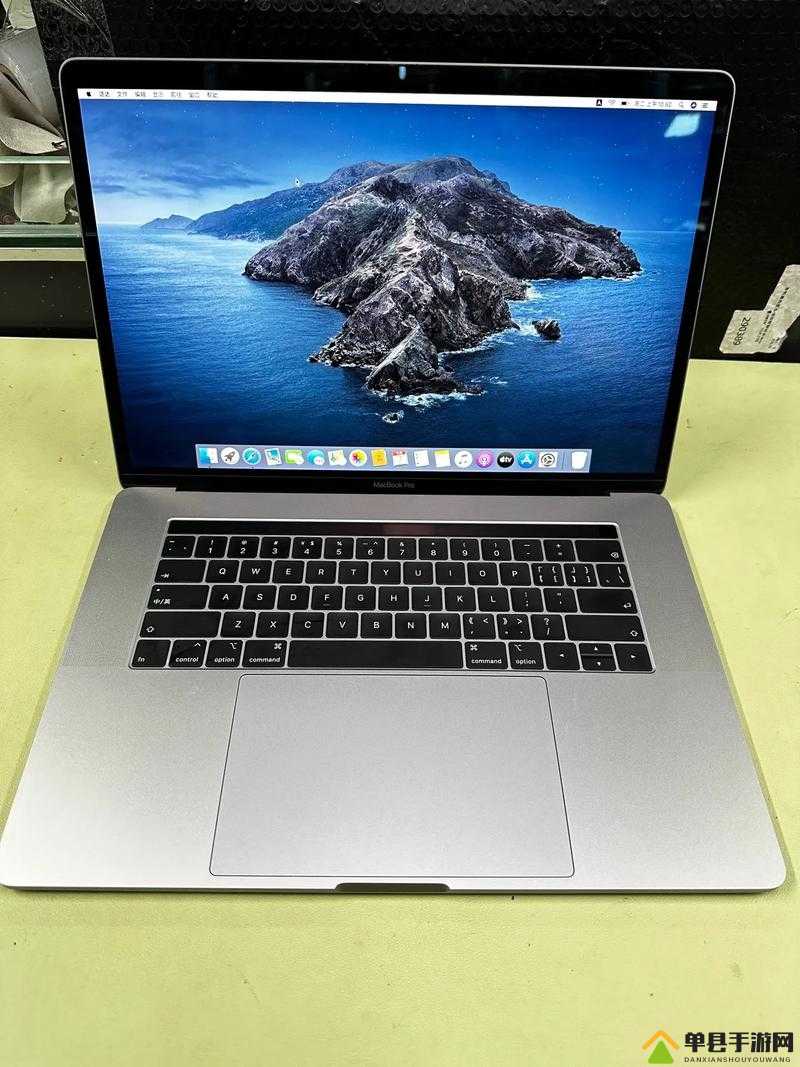 18 岁 MacBook Pro 高清功能强劲助力精彩生活