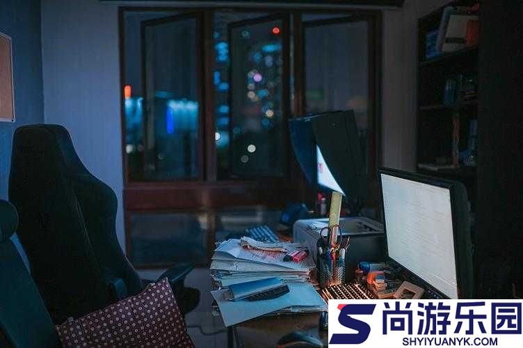 深夜办公室秘密被无意曝光
