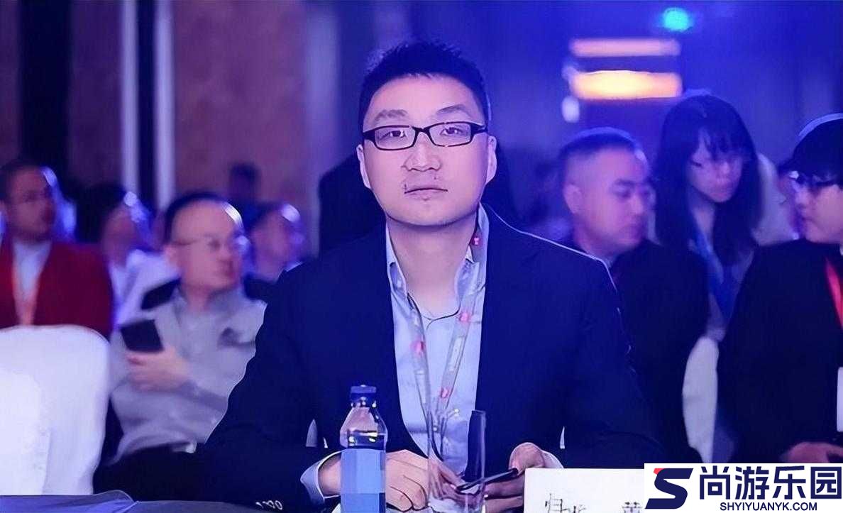 黄峥接连卸任