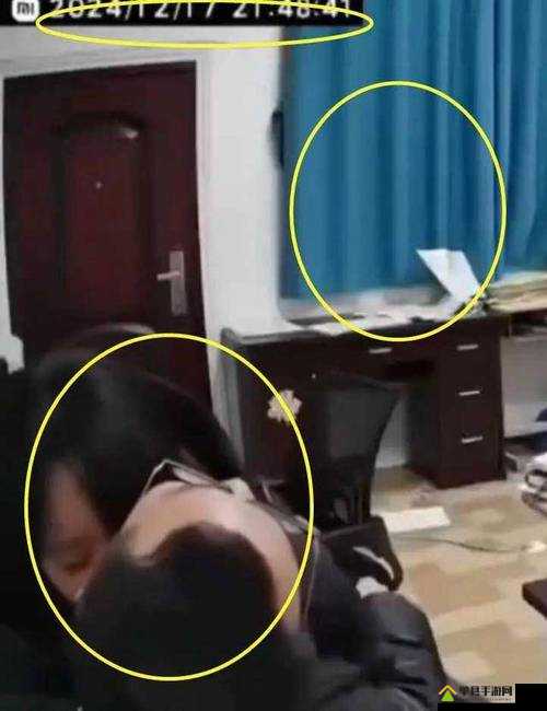 男生和老师一起，竟然在课堂上做这种事