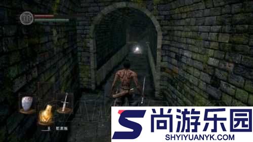 探索黑暗之魂重制版不死镇隐秘宝藏