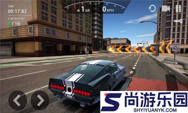 疯狂闪电赛车游戏中文版下载