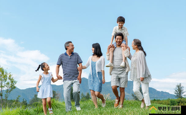 家庭团聚：父母儿女共享天伦之乐